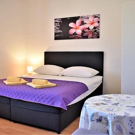 Rooms In Family House Vera Mundanije Екстериор снимка