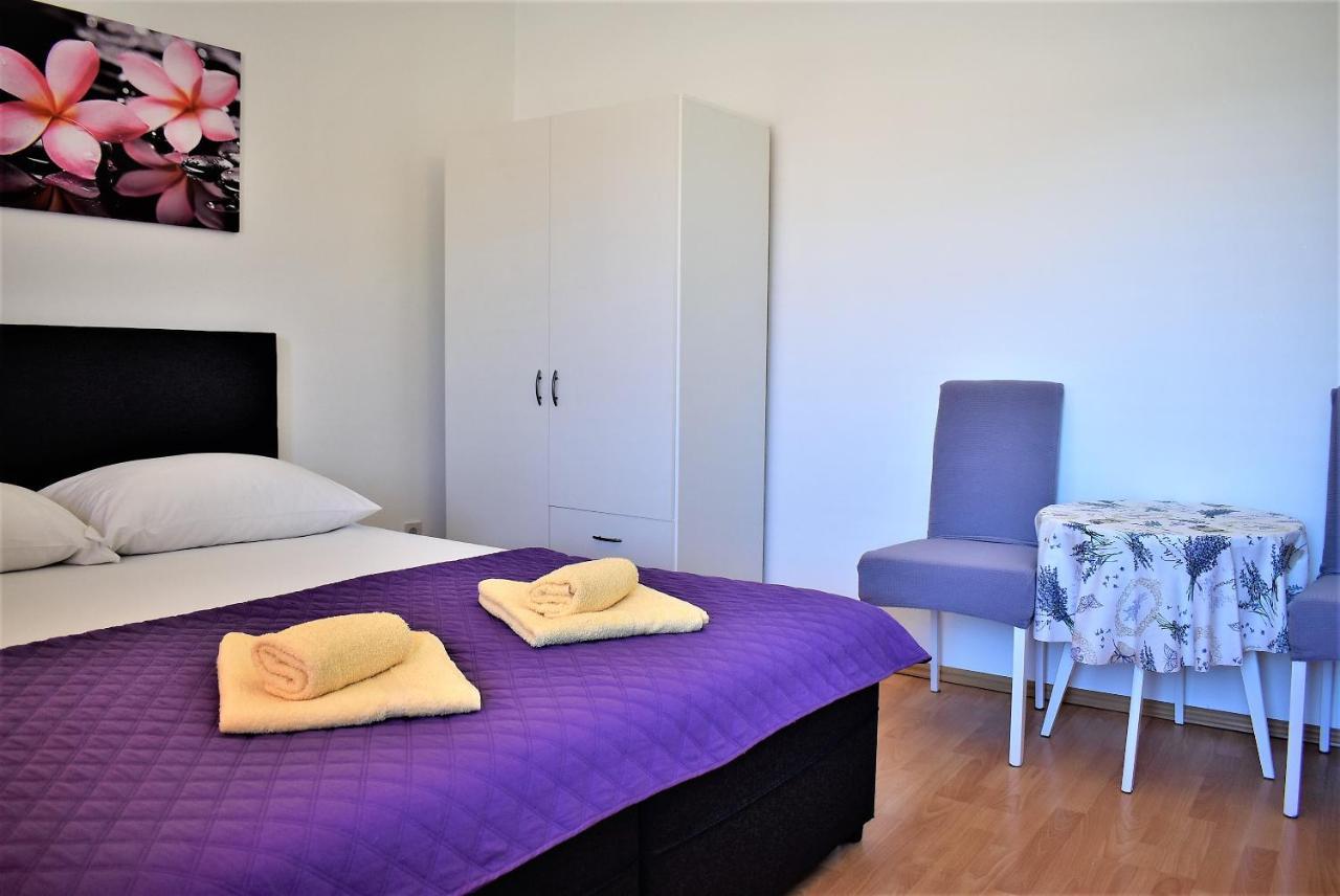 Rooms In Family House Vera Mundanije Екстериор снимка
