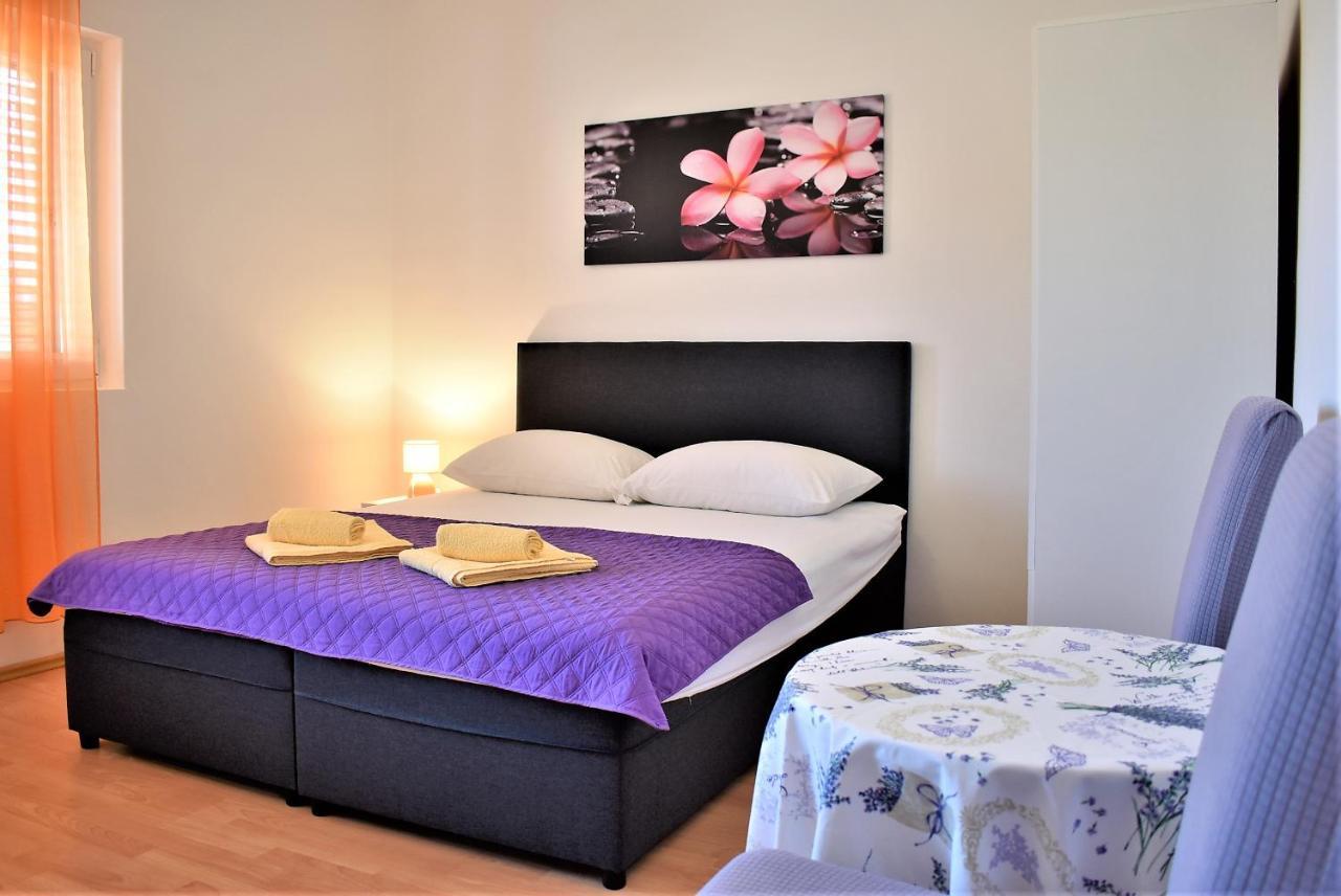 Rooms In Family House Vera Mundanije Екстериор снимка