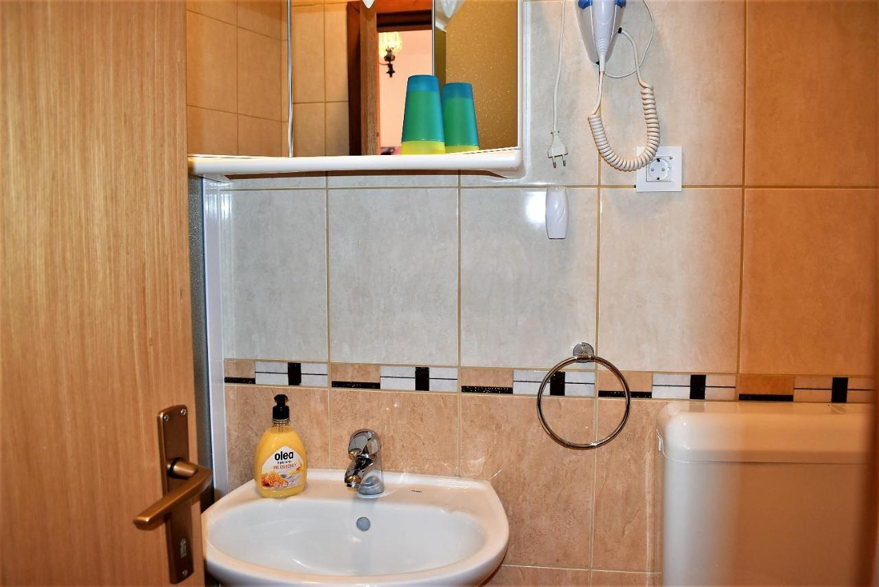 Rooms In Family House Vera Mundanije Екстериор снимка