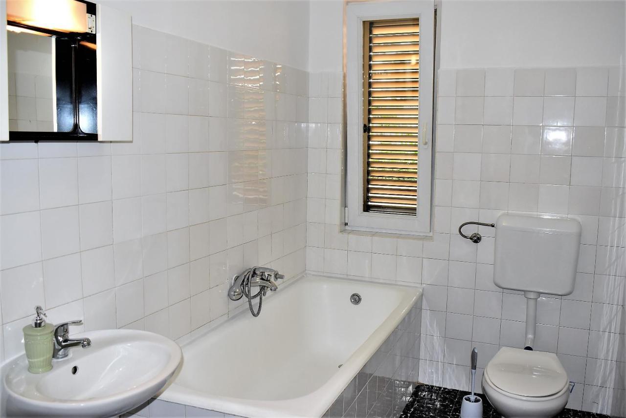 Rooms In Family House Vera Mundanije Екстериор снимка
