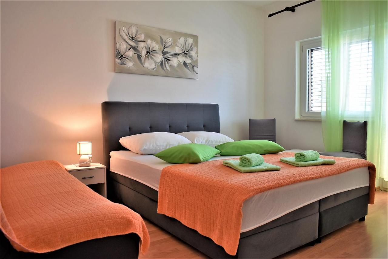 Rooms In Family House Vera Mundanije Екстериор снимка